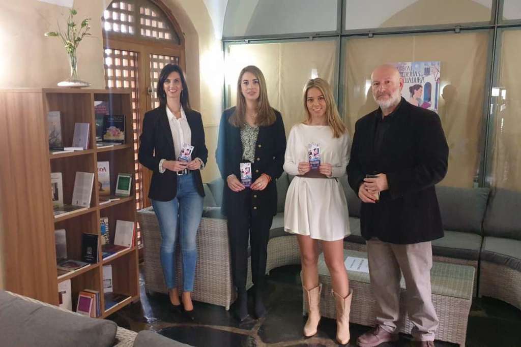 Cultura presenta el programa ‘Bibliotecas de Hospedería’ y ‘Extremadura en la mesilla’ subrayando la conjunción de lectura y turismo regional
