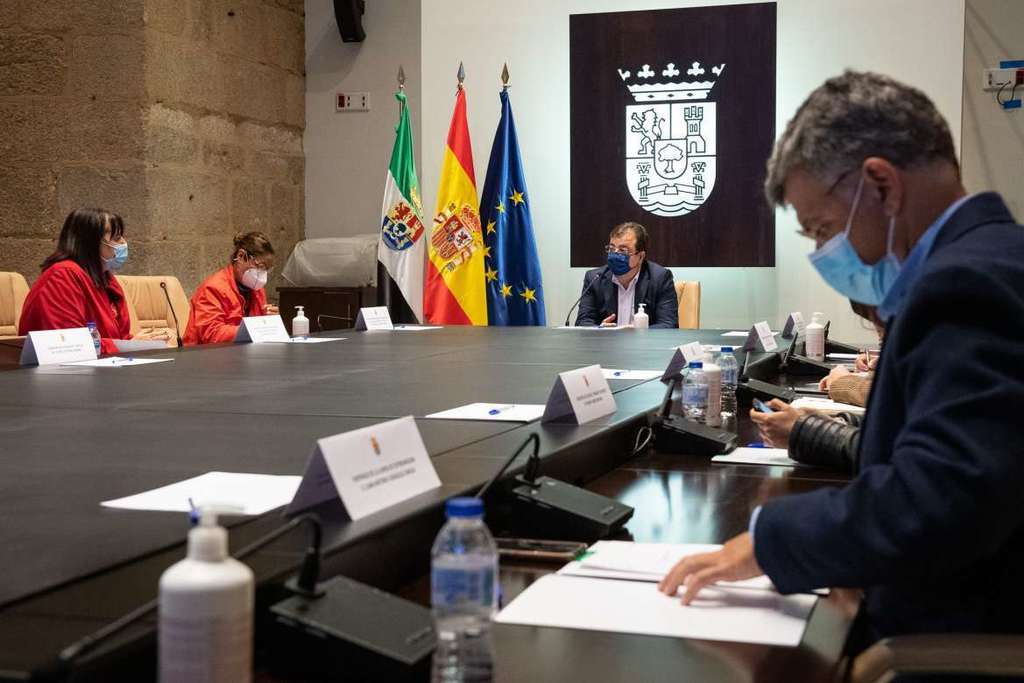 Extremadura y otras trece comunidades piden una reforma legal que permita compatibilizar el uso del suelo en áreas protegidas