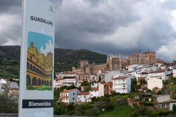 Fernández Vara destaca la buena situación del turismo en Extremadura