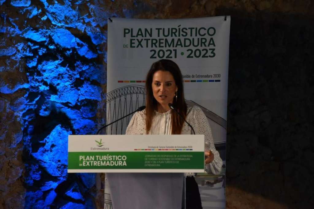Nuria Flores afirma que el Segundo Plan Turístico de la región será un revulsivo para el sector