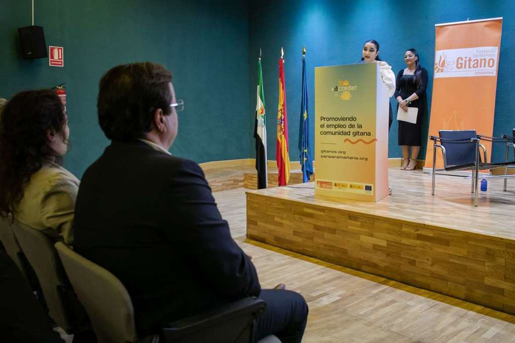 El presidente de la Junta de Extremadura afirma que hay que seguir trabajando para alcanzar la igualdad