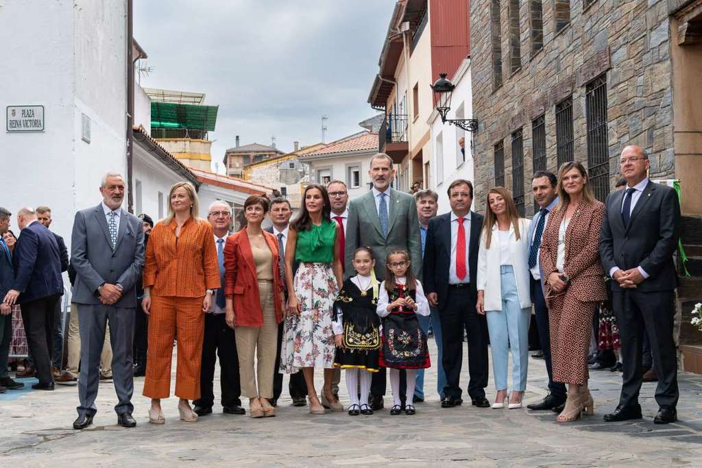 Fernández Vara acompaña a los Reyes de España en su visita a la comarca de Las Hurdes