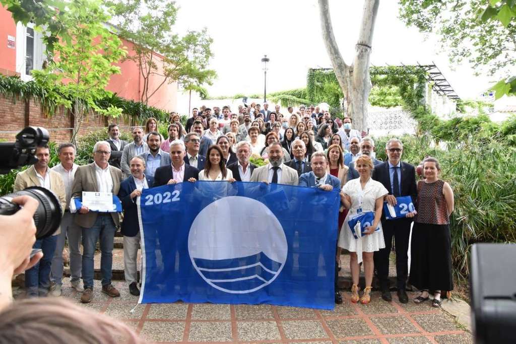 Las playas extremeñas reciben sus banderas azules 2022