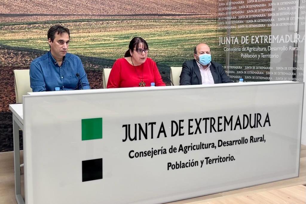 Begoña García anuncia el reconocimiento de AFRUEX como la primera Asociación de Organizaciones de Productores de Frutas y Hortalizas (AOPFH) en Extremadura
