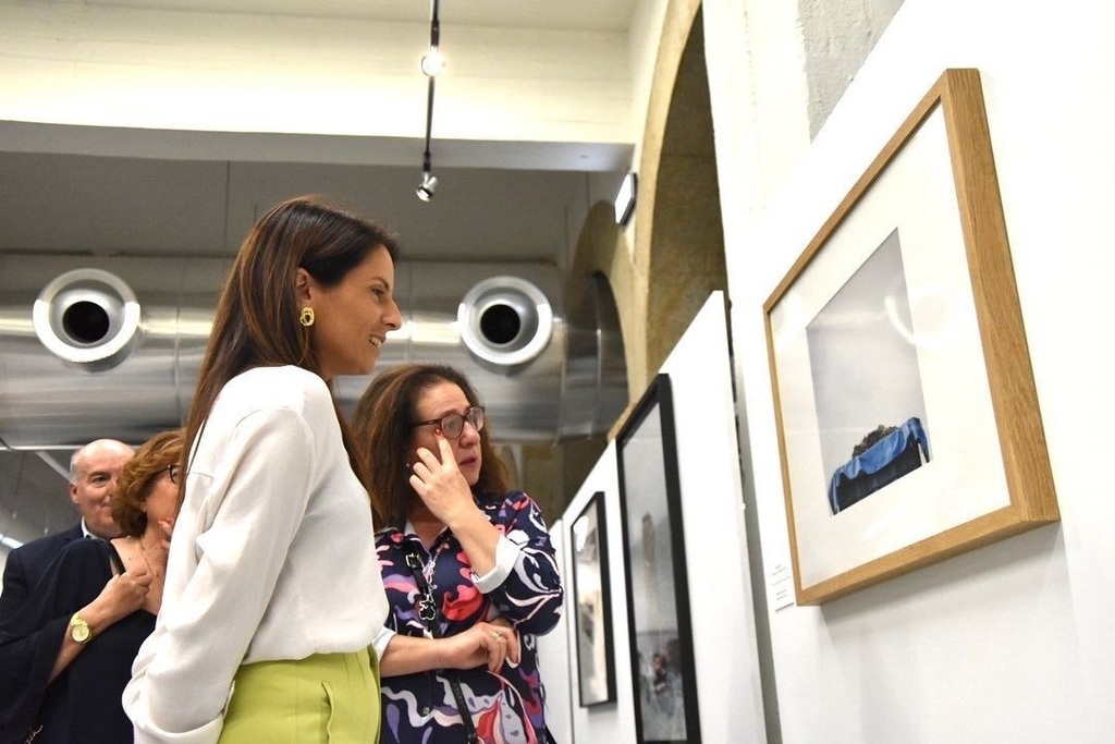 La consejera de Cultura inaugura en Castelo Branco la exposición del Premio Internacional de Fotografía Santiago Castelo
