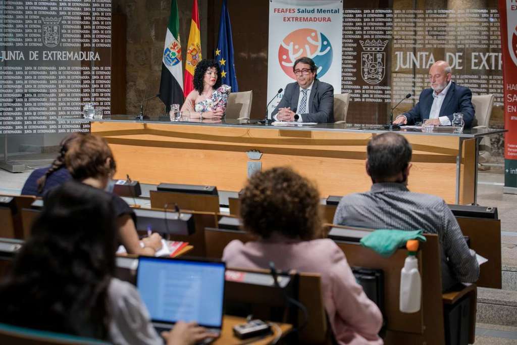 Extremadura contará con un programa pionero de apoyo directo y especializado a familiares de personas con problemas de salud mental
