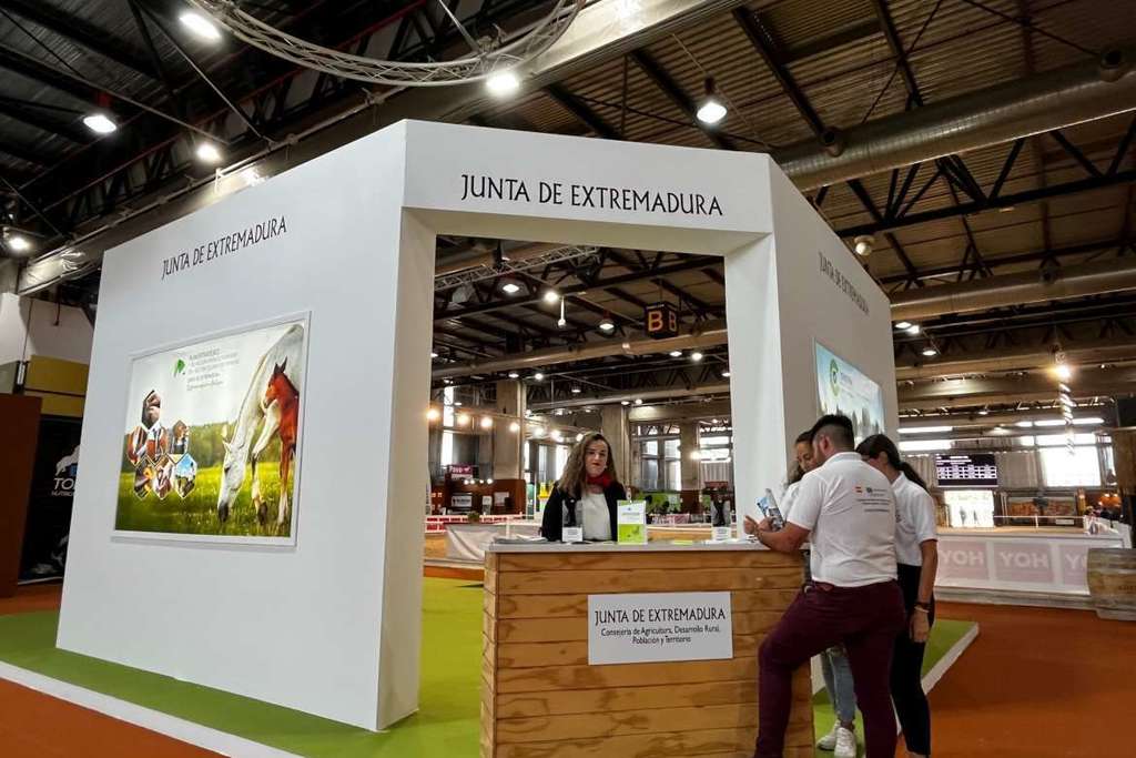 Begoña García destaca Ecuextre como punto de unión entre empresas, profesionales y aficionados del sector equino
