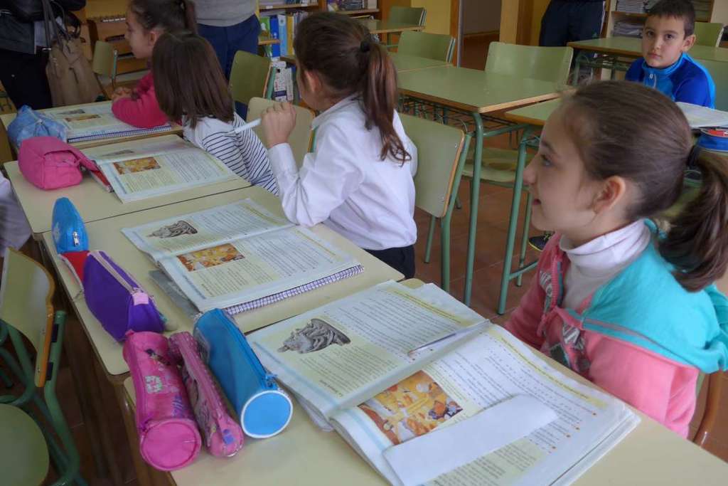 Educación destinará 7 millones de euros para la dotación de libros de texto y de material escolar y didáctico a los centros educativos de la región