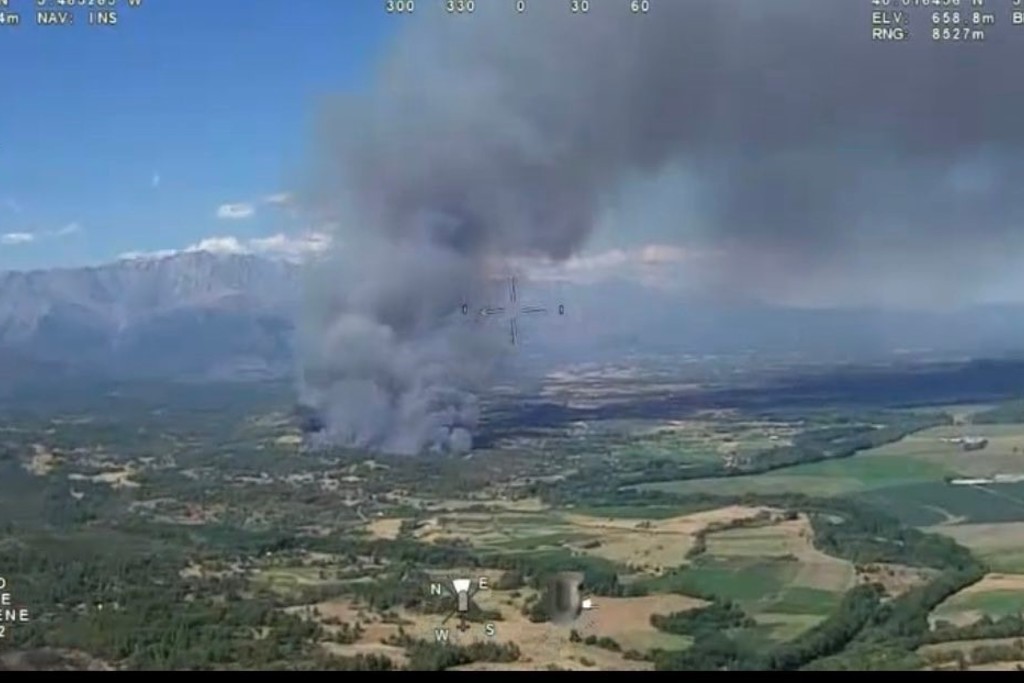 El incendio forestal de Villanueva de la Vera continúa activo y en nivel 1 de peligrosidad