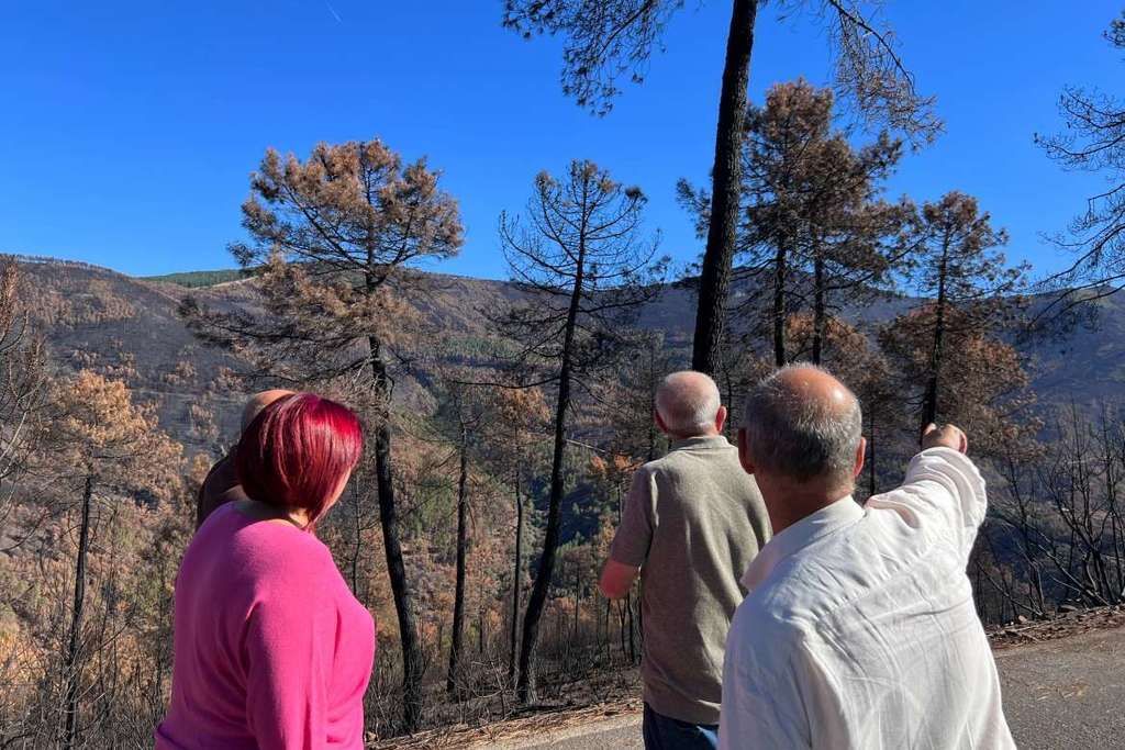 Begoña García visita la zona afectada por el incendio de Las Hurdes
