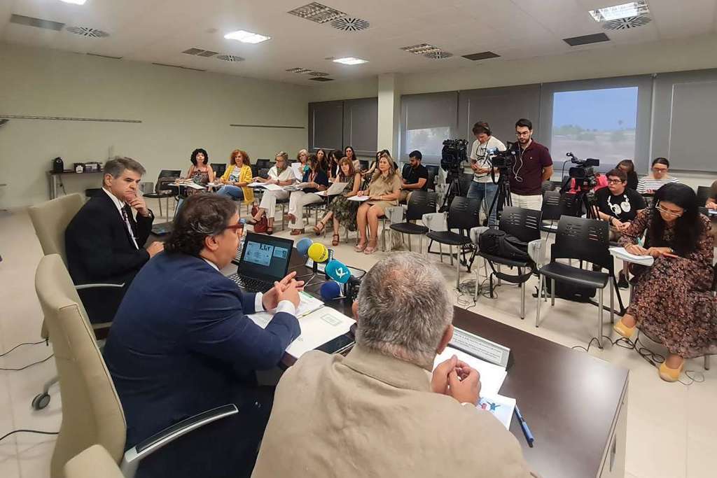 La Junta aborda un cambio estructural y funcional de los centros sociosanitarios de Mérida y Plasencia con dos nuevas construcciones en la que se invertirán 32 millones de euros