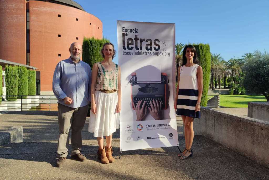 García Cabezas subraya la consolidación de la Escuela de Letras de Extremadura en el horizonte cultural de la región