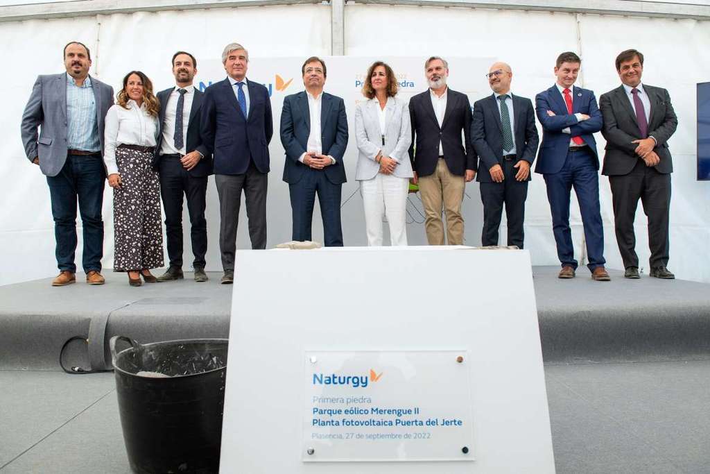 El presidente de la Junta subraya que Extremadura “es hoy vanguardia en España” en el desarrollo de energía renovable