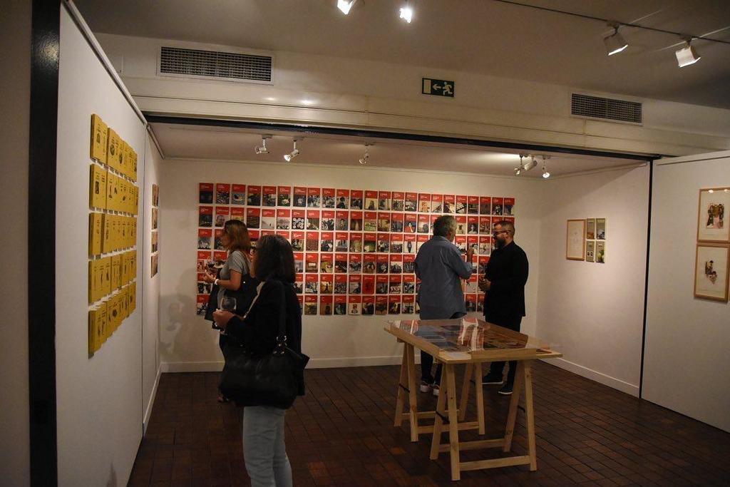 La consejera de Cultura inaugura en Lisboa la exposición sobre la obra del editor extremeño Julián Rodríguez