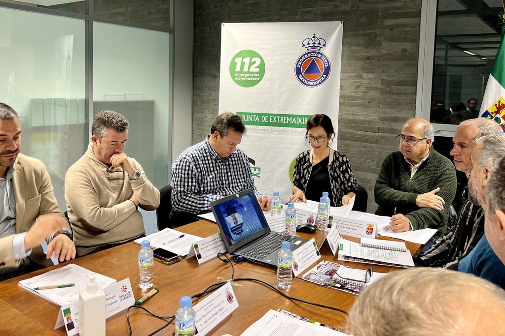 La directora general de Emergencias preside la Comisión Permanente de Protección Civil de Extremadura