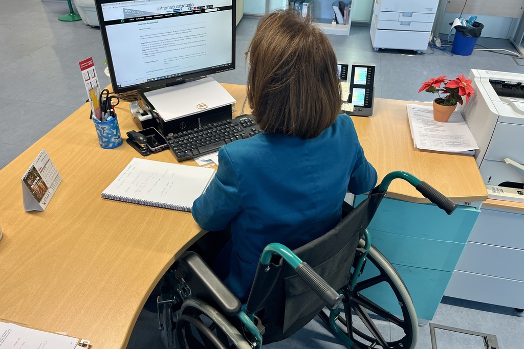 Las empresas extremeñas podrán recibir hasta 10.000 euros por contratar a una persona con discapacidad