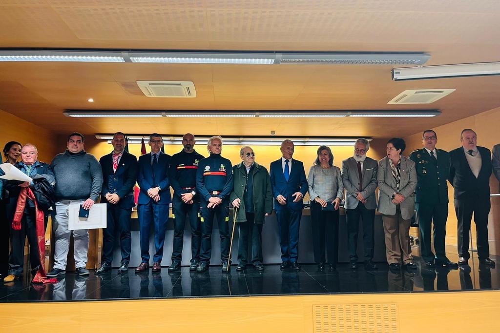 La Delegación del Gobierno entrega en Cáceres las Medallas al Mérito de la  Protección Civil