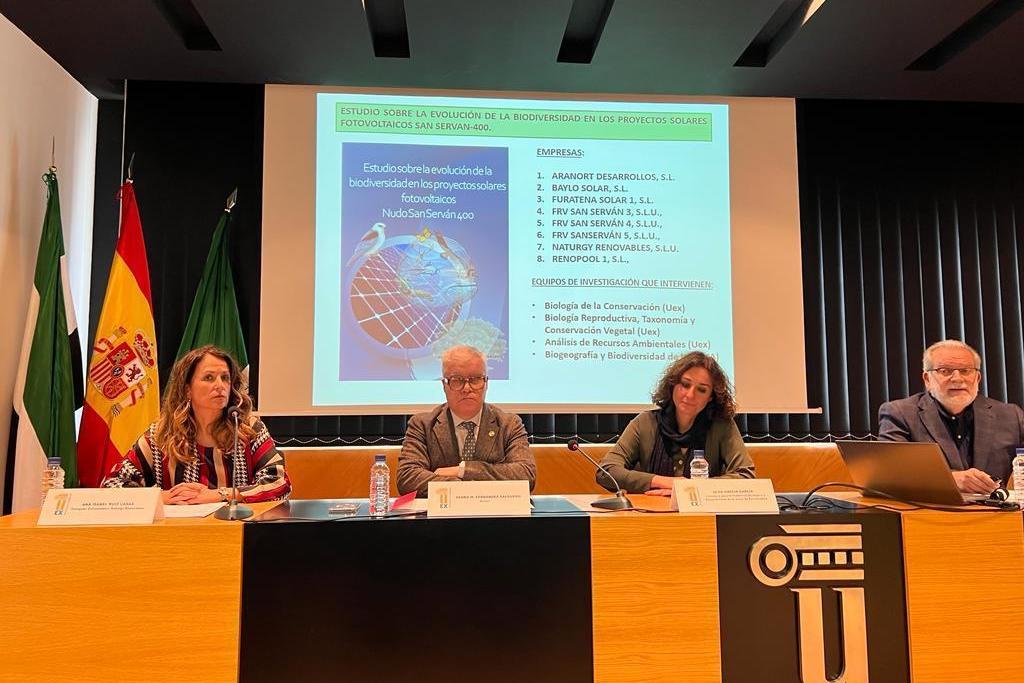 Olga García confía en que Extremadura se convierta en un referente en materia de compatibilidad energética-medioambiental