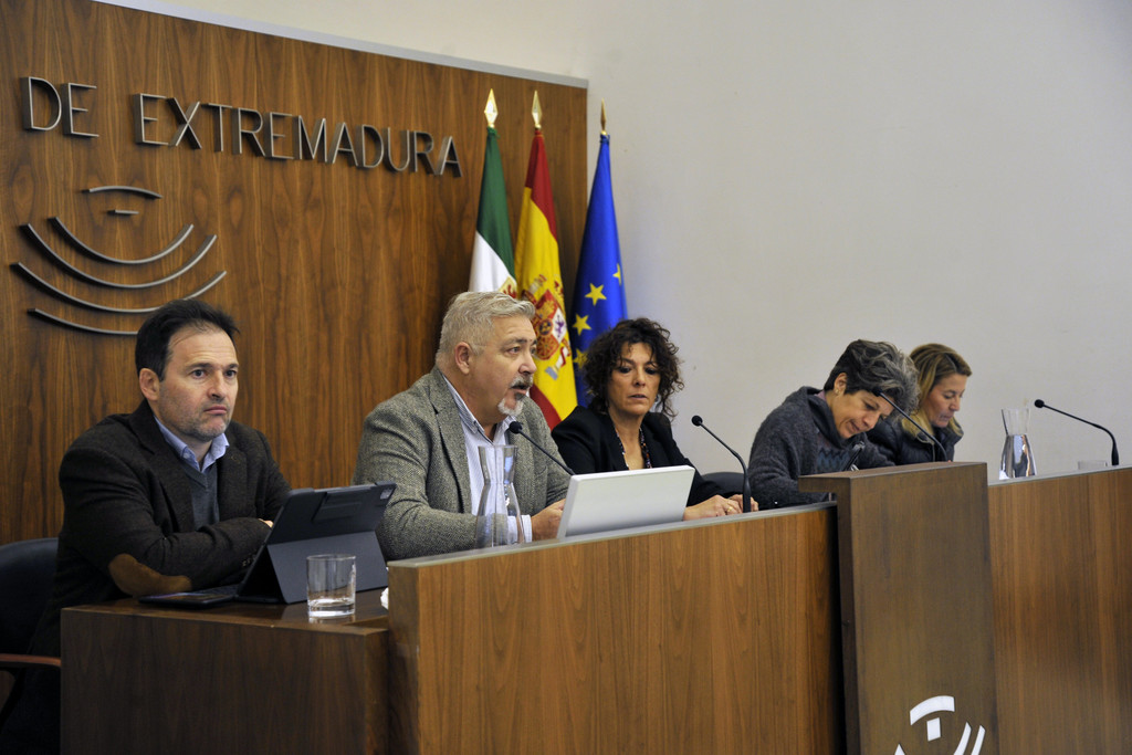 La Junta de Extremadura ha reforzado la labor de sus empleados públicos con mejoras socioeconómicas, laborales y de conciliación