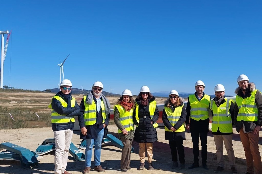 Olga García destaca el valor local que generan las energías renovables en los municipios extremeños en su visita a las obras del Parque Eólico Merengue II