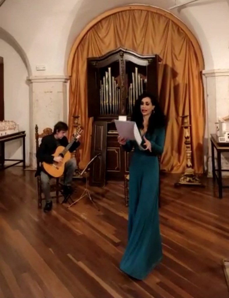 Maria Jesús Delgado Lope con Rafa Prieto a la guitarra