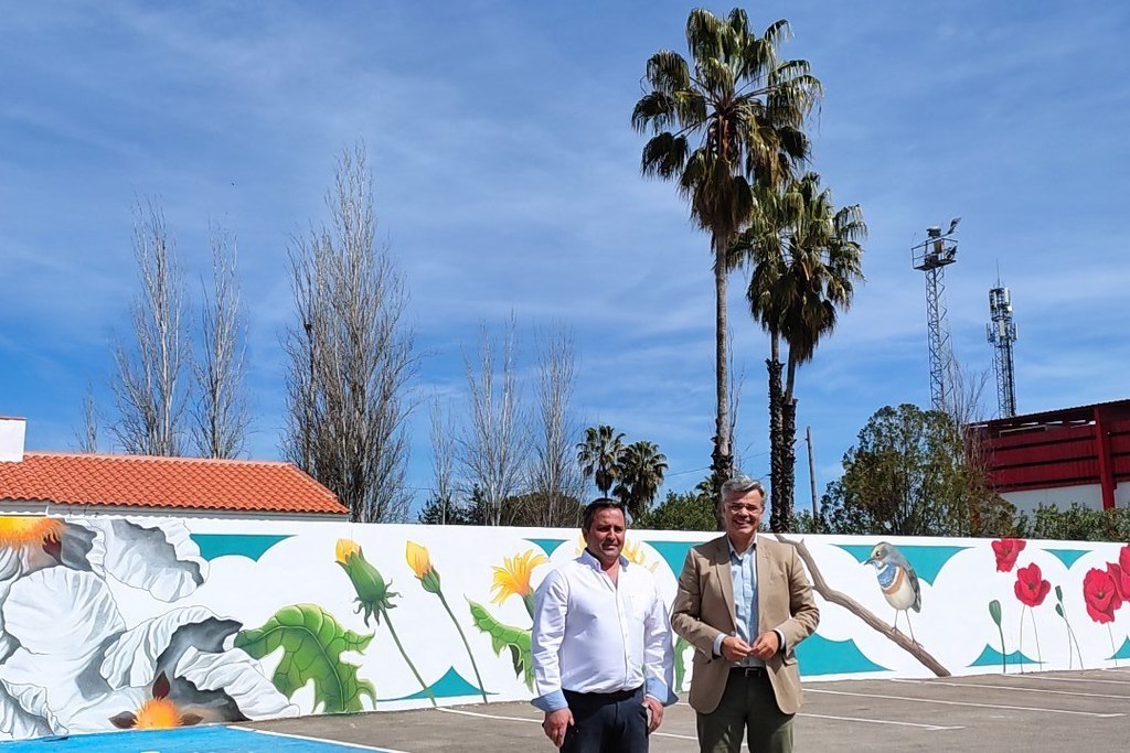 El portavoz de la Junta visita el proyecto 'Muro Crítico' de Vivares y Guadiana, enmarcado en la conmemoración de los 40 años de autonomía