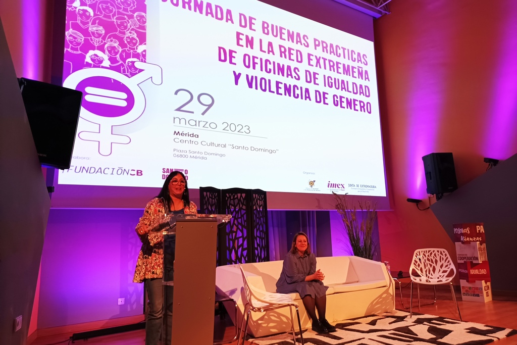 Estela Contreras define a las Oficinas de Igualdad de Extremadura como pequeños IMEX en todo el territorio de la región
