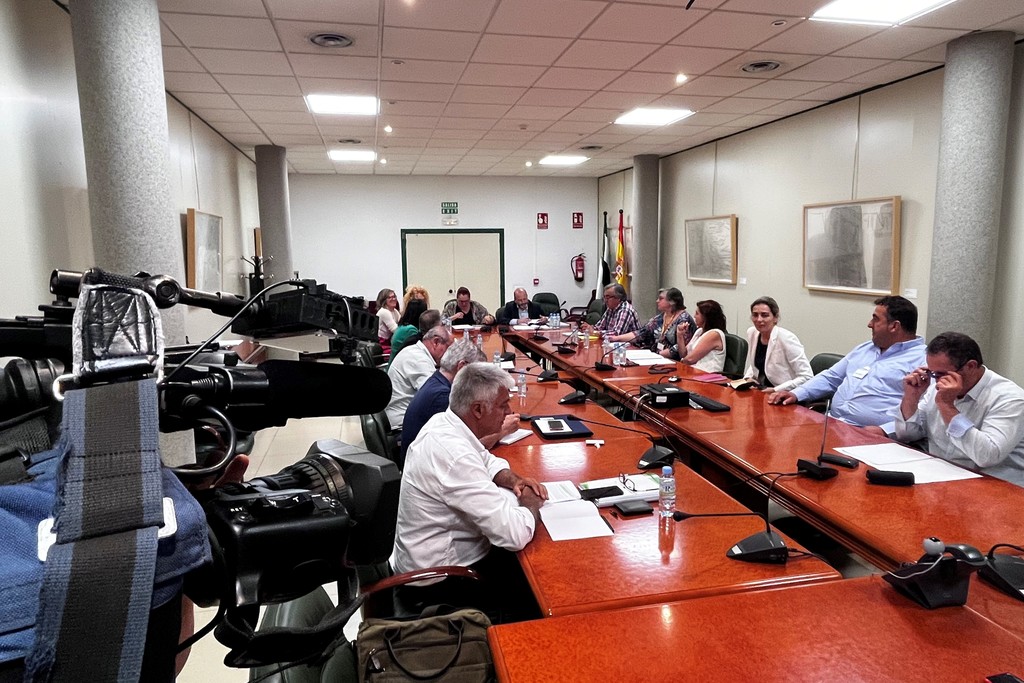 La Junta de Extremadura pondrá en marcha una línea de financiación de préstamos y medidas de flexibilización de la PAC por la sequía
