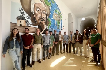 El portavoz de la Junta asiste en Badajoz a la inauguración de los murales 'Caminando hacia el futuro' del artista pacense 'Chino'