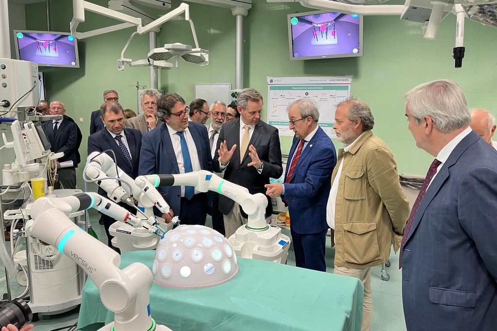 El ministro de Sanidad ensalza el trabajo en trasplantes y la apuesta por la innovación en cirugía robótica de Extremadura