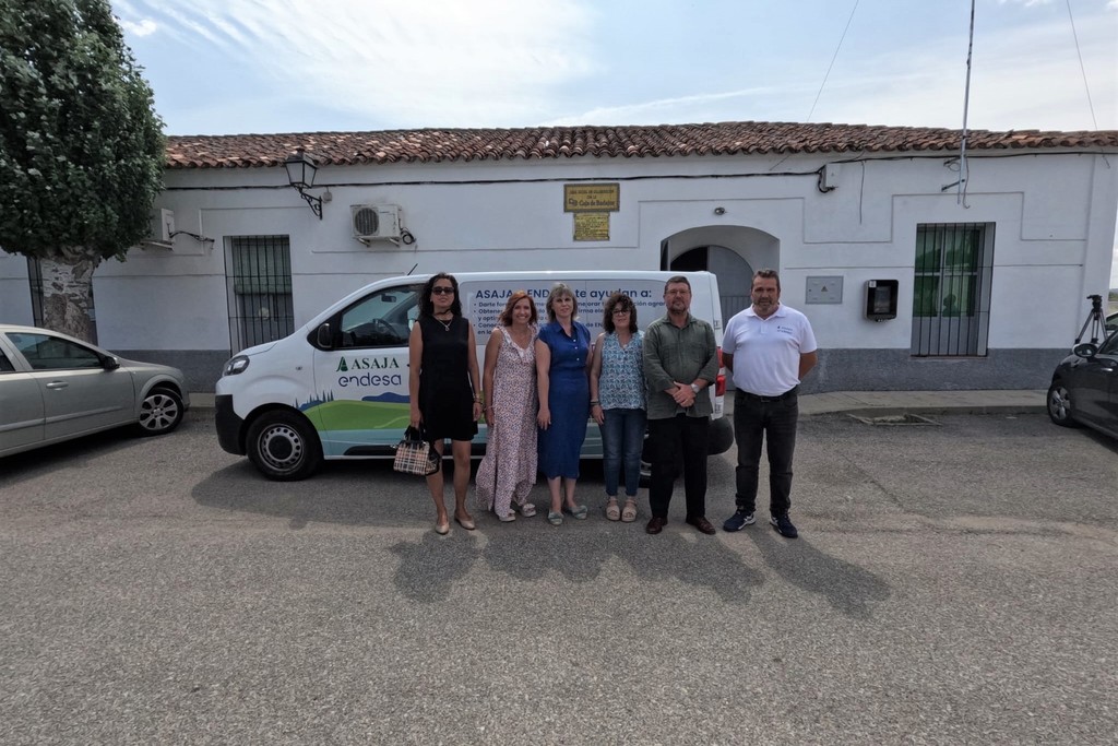 Desembarca en Extremadura la innovadora oficina móvil de Asaja y Endesa para ayudar a digitalizar las zonas rurales