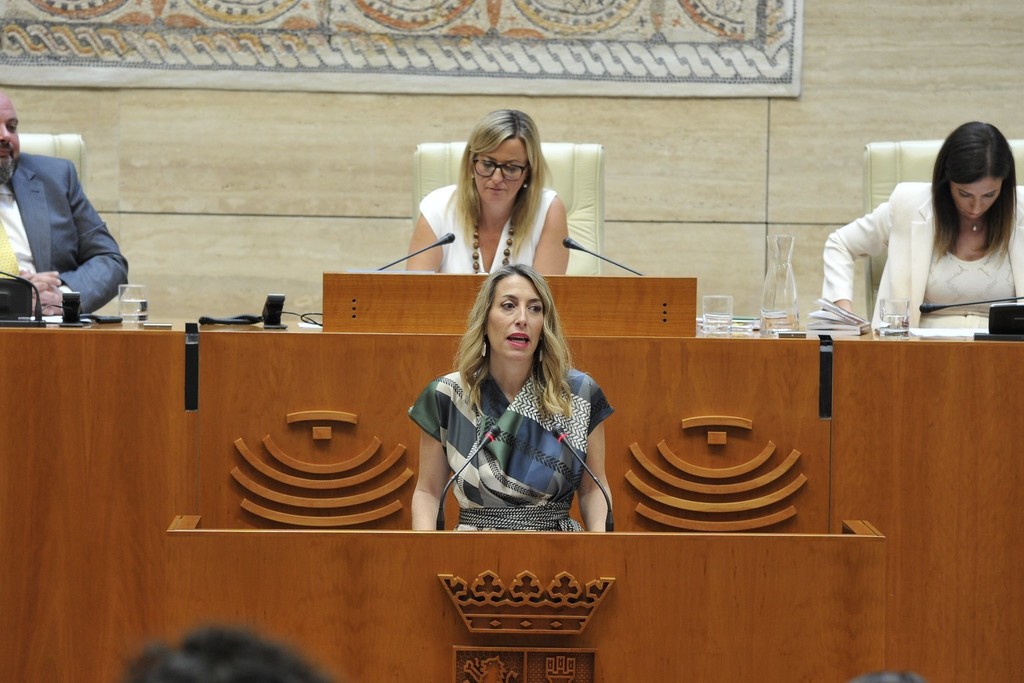María Guardiola es investida presidenta de la Junta de Extremadura