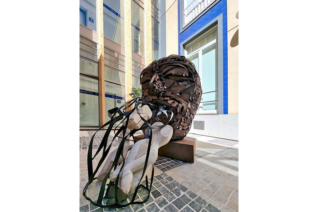 Cabeza Mayéutica, la escultura de José Luis Hinchado, abierta al público