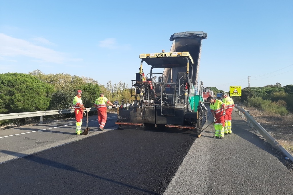 Mitma licita por más de 300 millones de euros la mejora del firme de 1.516 km de carreteras convencionales