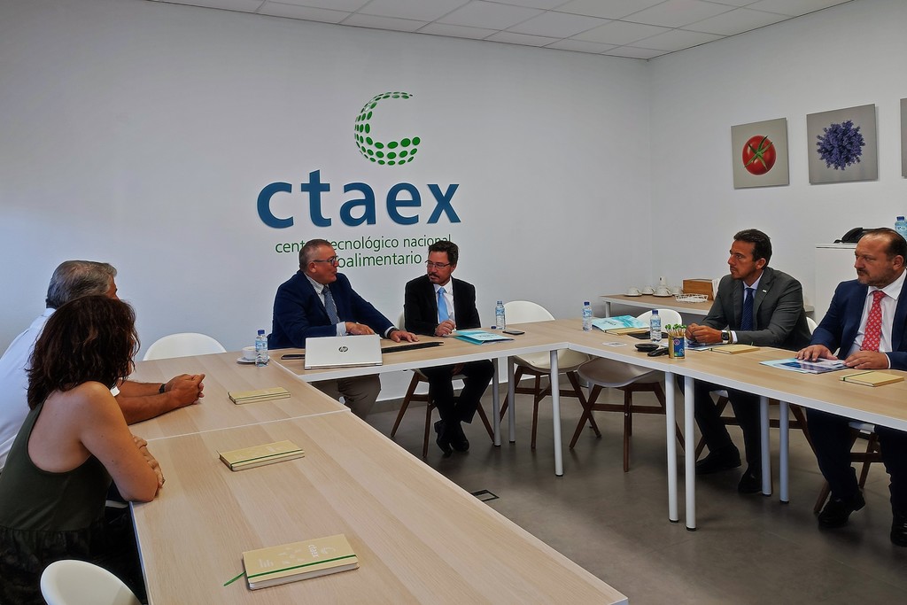 La Consejería de Economía, Empleo y Transformación Digital apuesta por colaborar con el CTAEX por su capacidad de transferencia tecnológica al sector privado