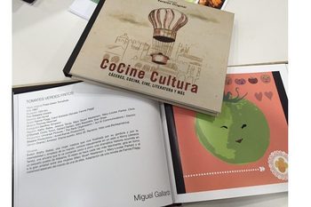 El consejero de turismo presenta el libro cocine cultura que une cocina cine y literatura normal 3 2