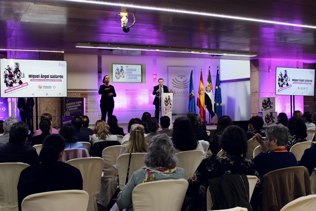 El presidente de la Diputación de Badajoz asegura que "la igualdad no es una opción, sino una obligación"