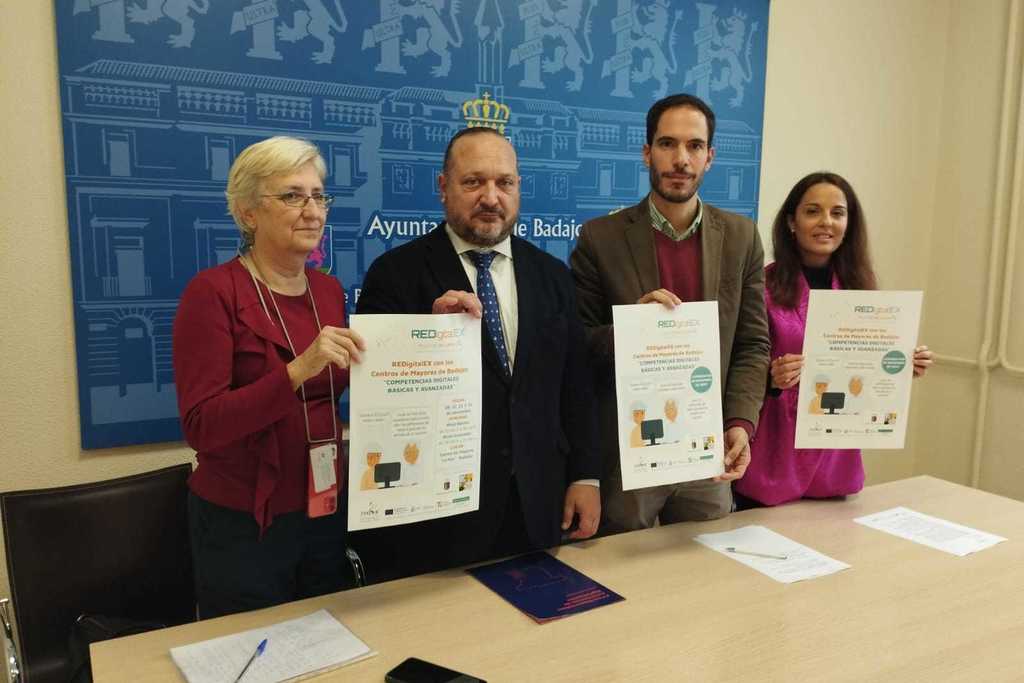 La Junta de Extremadura presta especial atención a las personas mayores en su proyecto de formación en competencias digitales