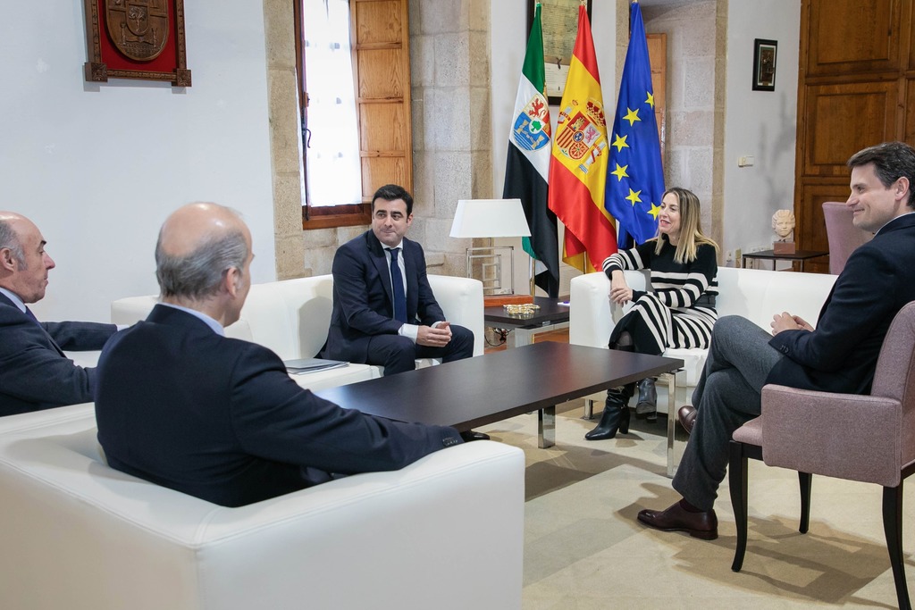 La Junta de Extremadura se reúne con CIEM para colaborar en el desarrollo socioeconómico de la región