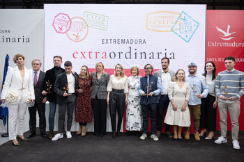 Guardiola reafirma en FITUR su compromiso con el sector turístico extremeño y anuncia que el Festival de Teatro de Mérida será presentado en Nueva York