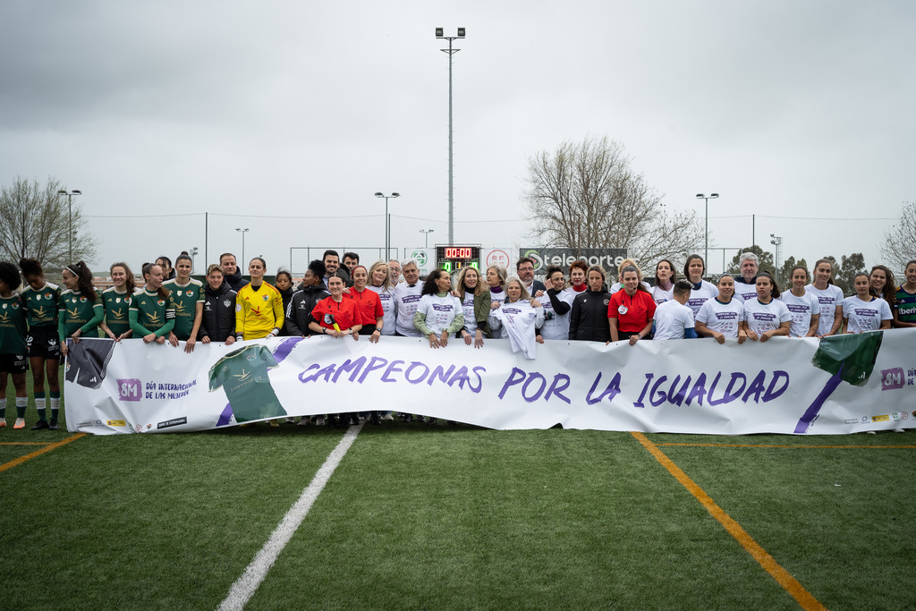 La Junta de Extremadura celebra el torneo 'Campeonas por la Igualdad' en vísperas del 8M: "Queremos normalizar la presencia de la mujer en el fútbol"