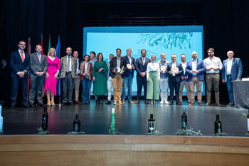Guardiola ratifica el "compromiso" de la Junta con los productores extremeños de aceite de oliva y garantiza su apoyo al relevo generacional