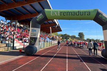 Mil alumnos españoles y portugueses de educación secundaria participan en las Olimpiadas Rayanas celebradas en Valencia de Alcántara