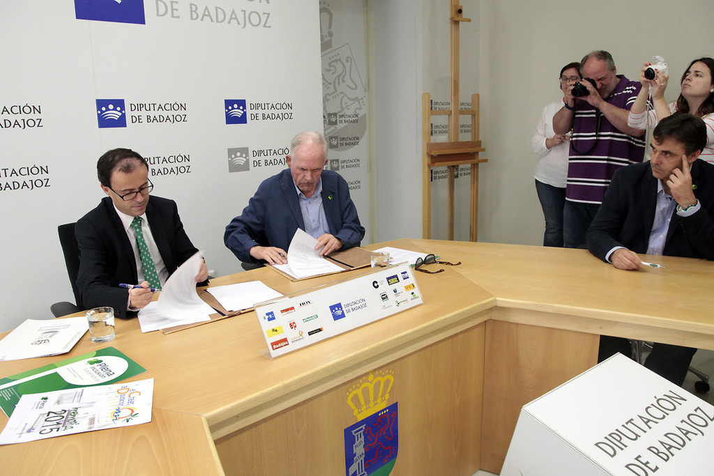 La Diputación pacense renueva el convenio con “Plena Inclusión Extremadura” para el uso del chalet de Chipiona