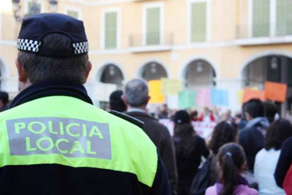 La consejera Begoña García destaca la “excepcional” labor de la Policía Local durante el estado de alarma