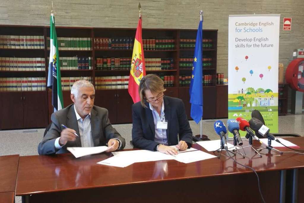 La Junta de Extremadura y Cambridge English Language Assessment firman un acuerdo para certificar el nivel de inglés de alumnos y profesores