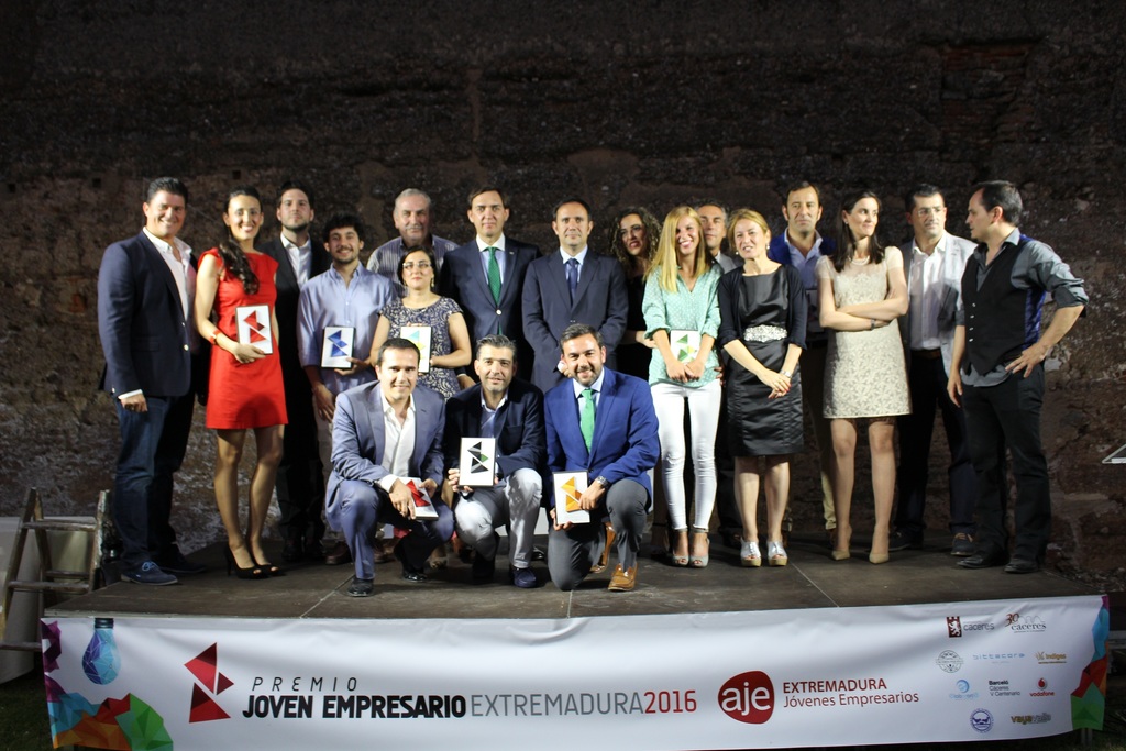 Manuel Díaz Sanz, de la empresa Sngular, Premio Joven Empresario 2016 en la gala de Aje Extremadura
