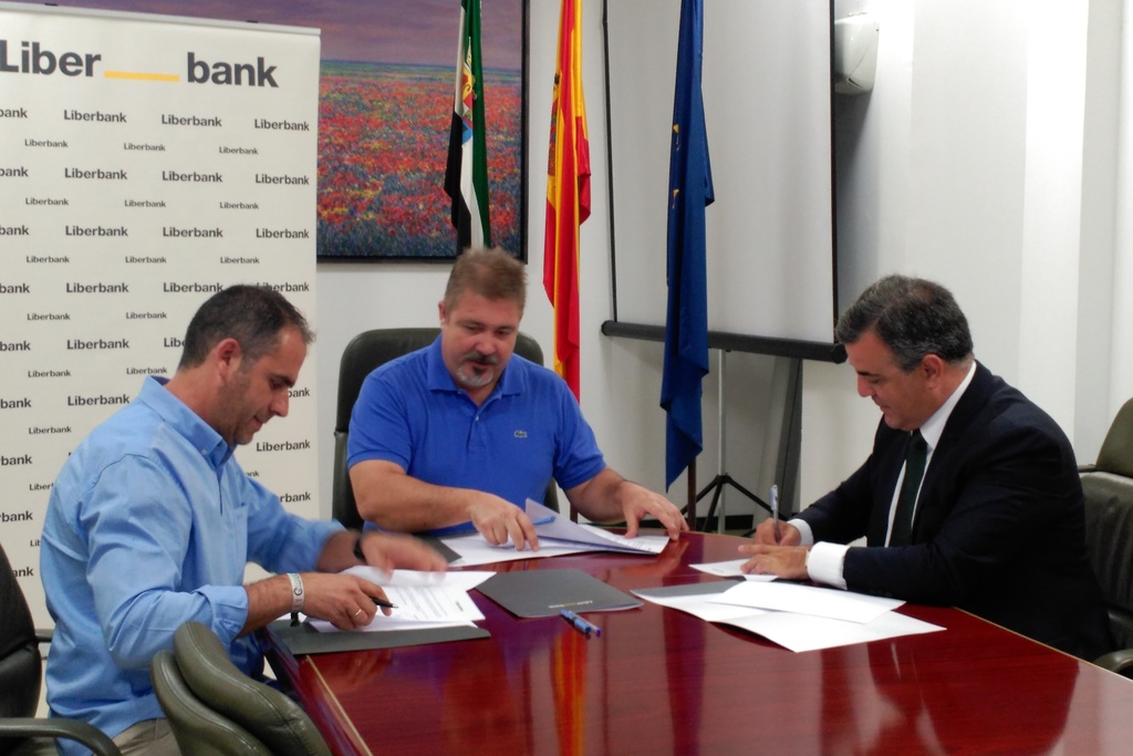 La Junta promueve que el silo de Moraleja se convierta en un Centro de Emergencias con el apoyo de Liberbank