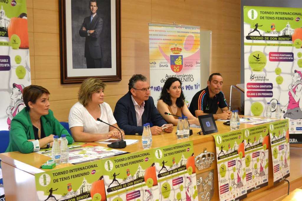 La directora general de Deportes celebra el regreso del Tenis Femenino Internacional a Extremadura