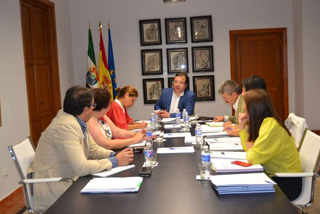 El presidente de la Junta anuncia la concesión de las Medallas de Extremadura de 2016